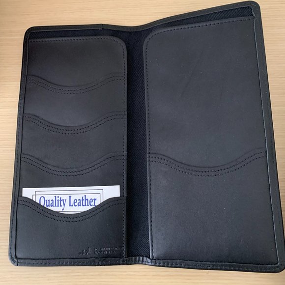 NWOT Hazel Leather Wallet Organizer - Picture 2 of 4